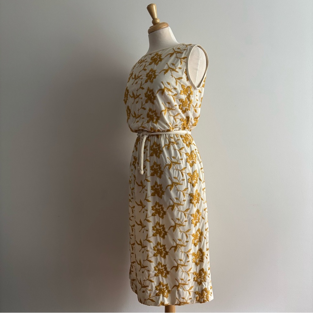 Vintage 1960s Golden Floral and Cream Sleeveless Dress - Picture 8 of 10